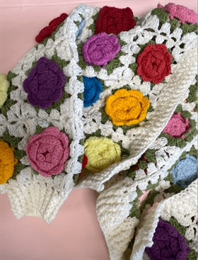 Sirups Egne Favoritter Strik - Crochet flower cardigan, Multi